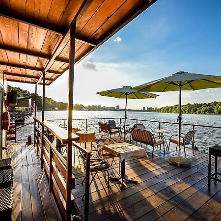 San Art Floating Hostel & Apartments Белград Экстерьер фото