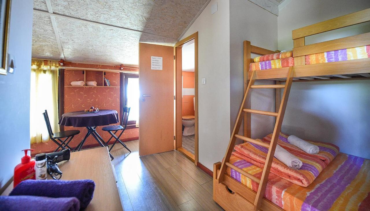 San Art Floating Hostel & Apartments Белград Экстерьер фото