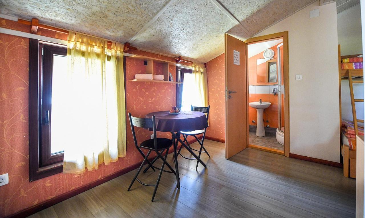 San Art Floating Hostel & Apartments Белград Экстерьер фото