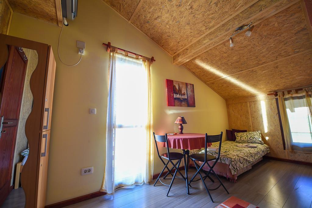 San Art Floating Hostel & Apartments Белград Экстерьер фото
