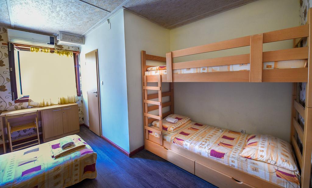 San Art Floating Hostel & Apartments Белград Экстерьер фото