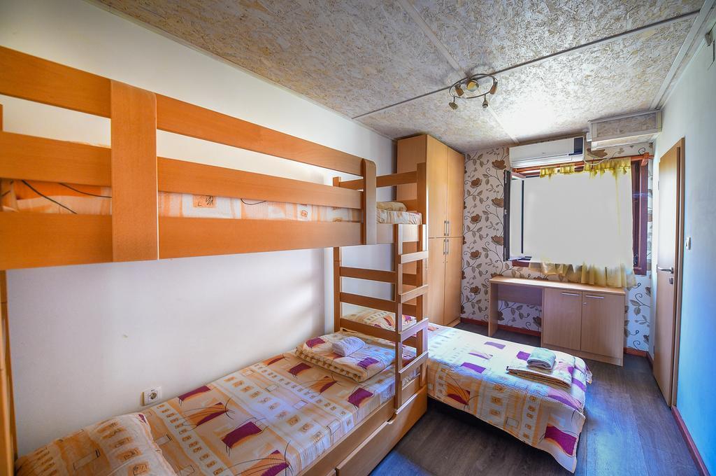 San Art Floating Hostel & Apartments Белград Экстерьер фото