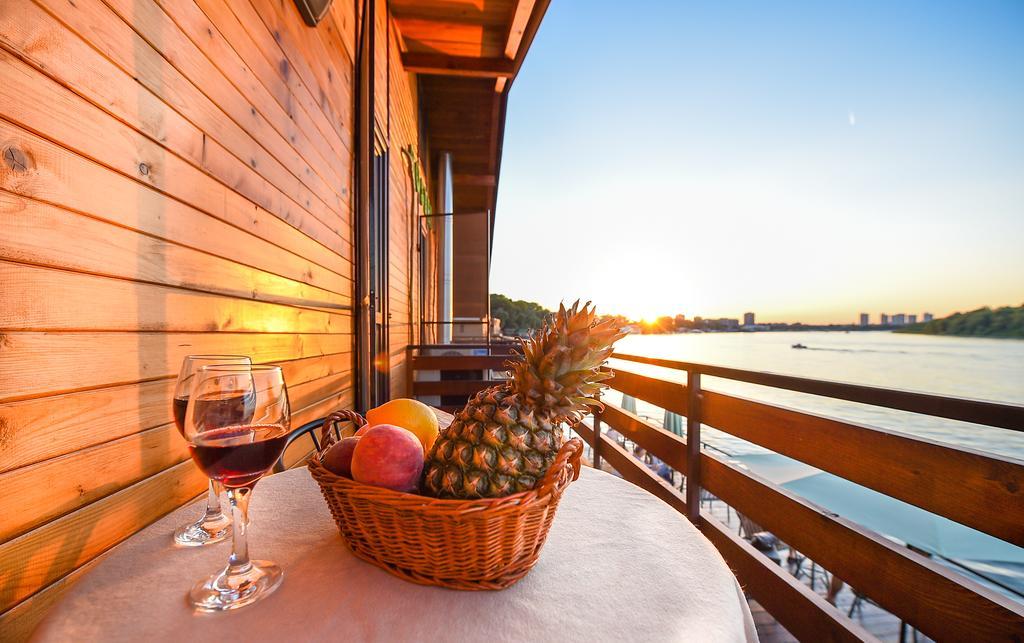 San Art Floating Hostel & Apartments Белград Экстерьер фото