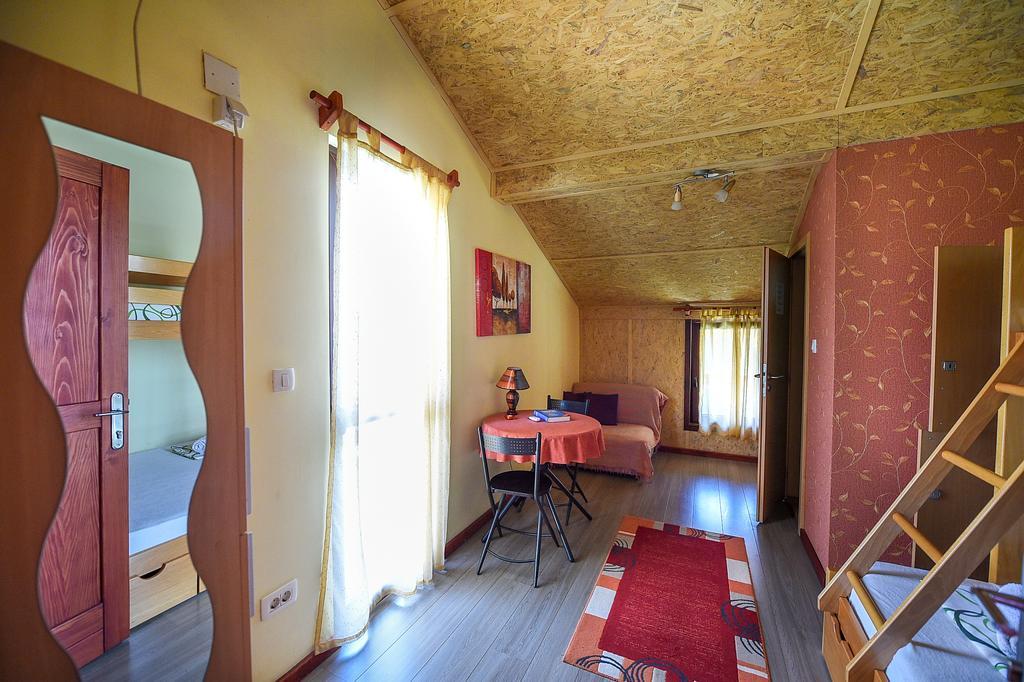 San Art Floating Hostel & Apartments Белград Экстерьер фото