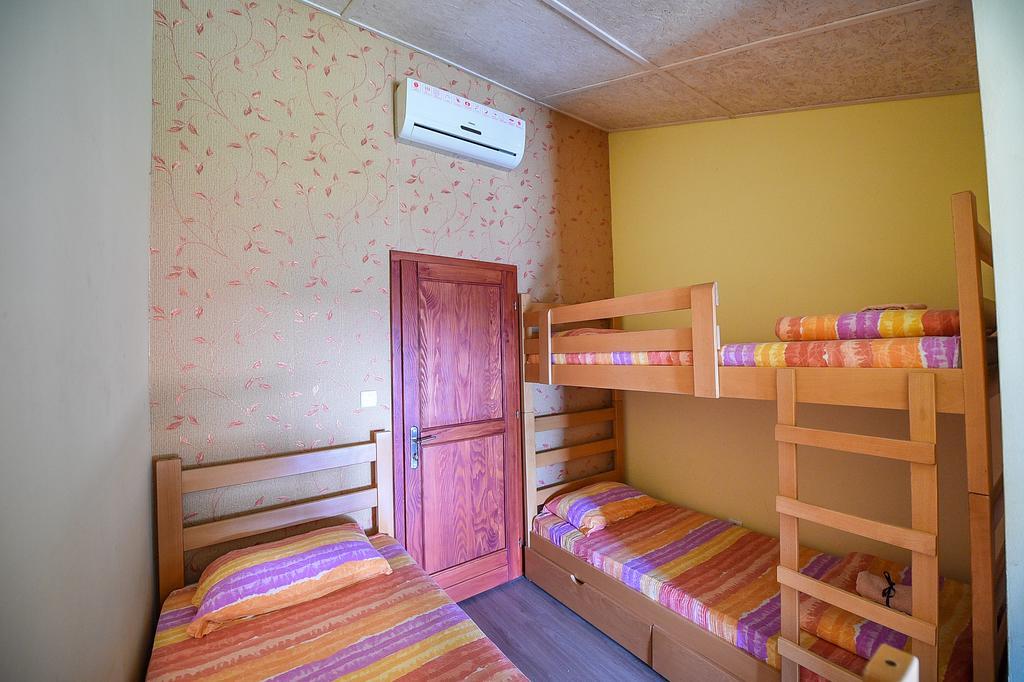 San Art Floating Hostel & Apartments Белград Экстерьер фото