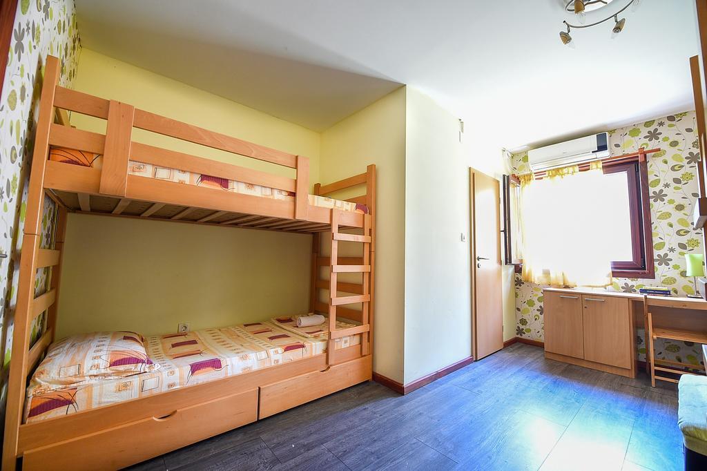 San Art Floating Hostel & Apartments Белград Экстерьер фото