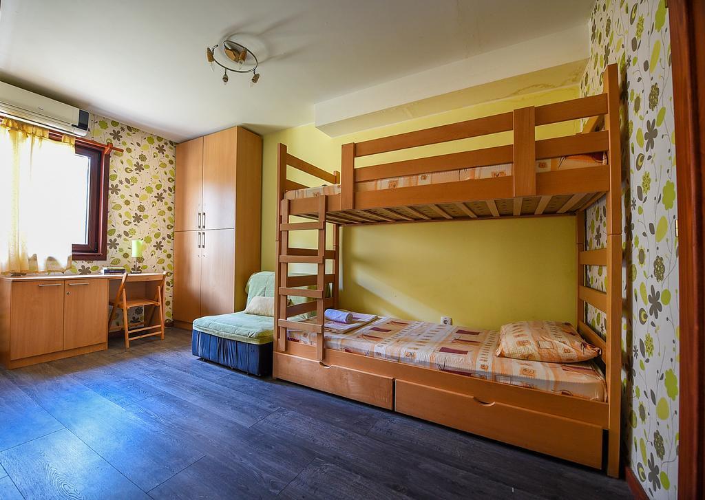 San Art Floating Hostel & Apartments Белград Экстерьер фото