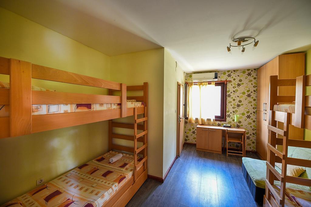 San Art Floating Hostel & Apartments Белград Экстерьер фото