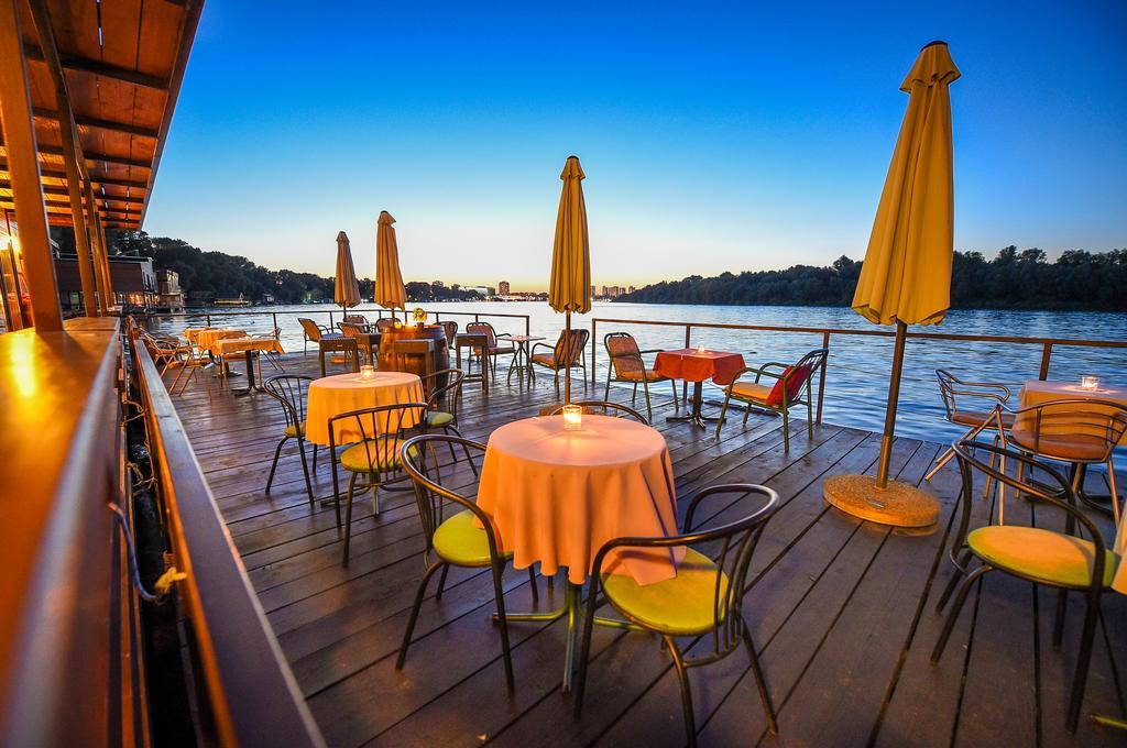 San Art Floating Hostel & Apartments Белград Экстерьер фото