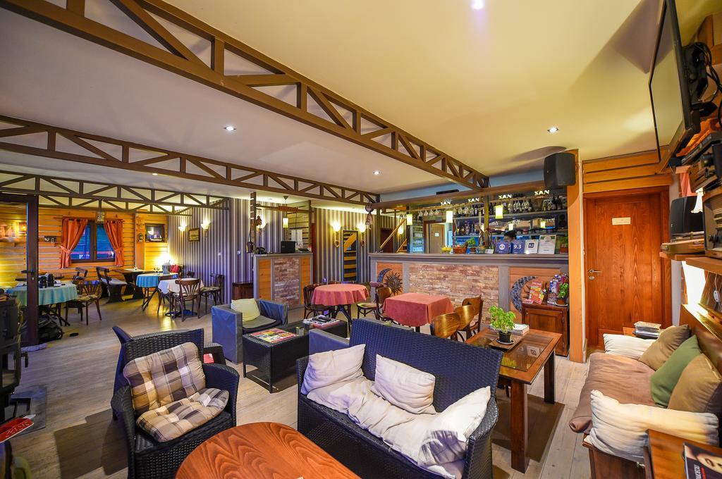 San Art Floating Hostel & Apartments Белград Экстерьер фото
