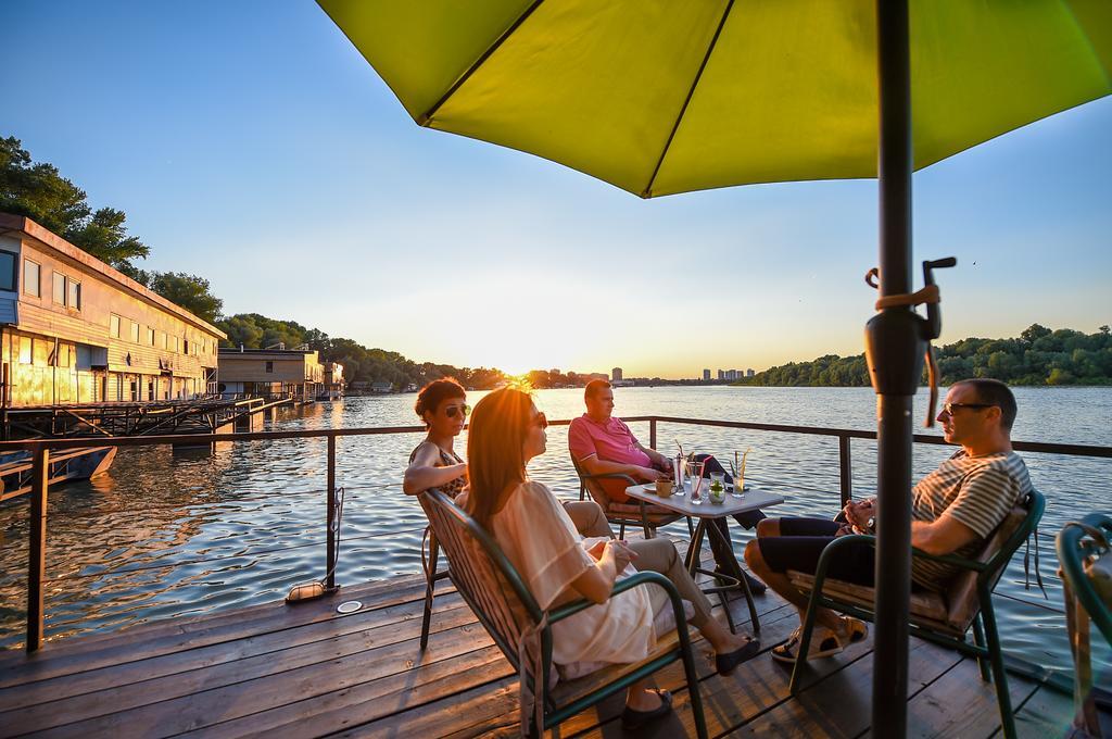 San Art Floating Hostel & Apartments Белград Экстерьер фото