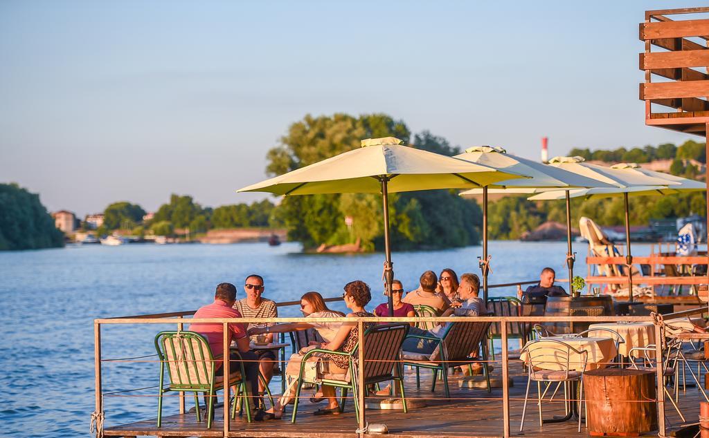 San Art Floating Hostel & Apartments Белград Экстерьер фото