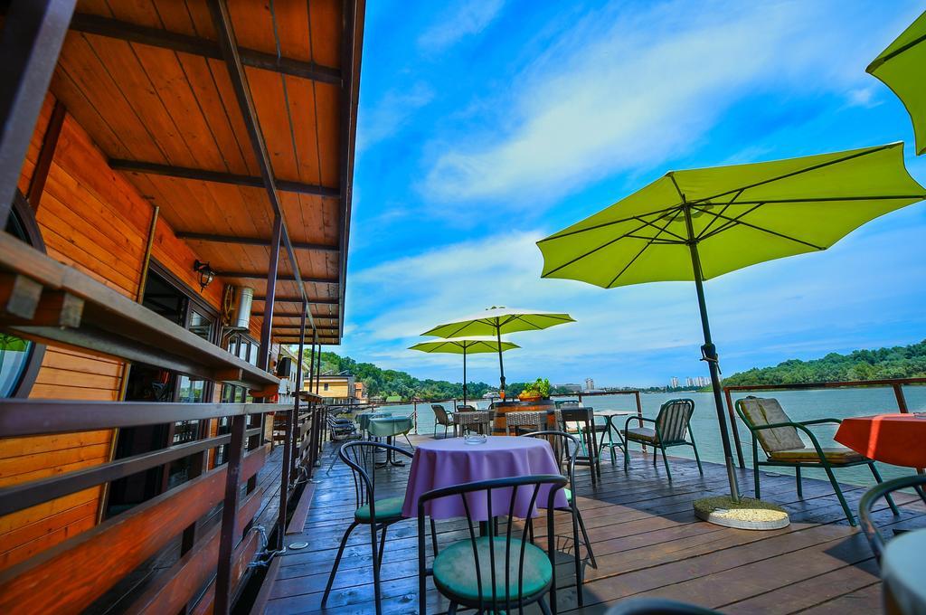 San Art Floating Hostel & Apartments Белград Экстерьер фото