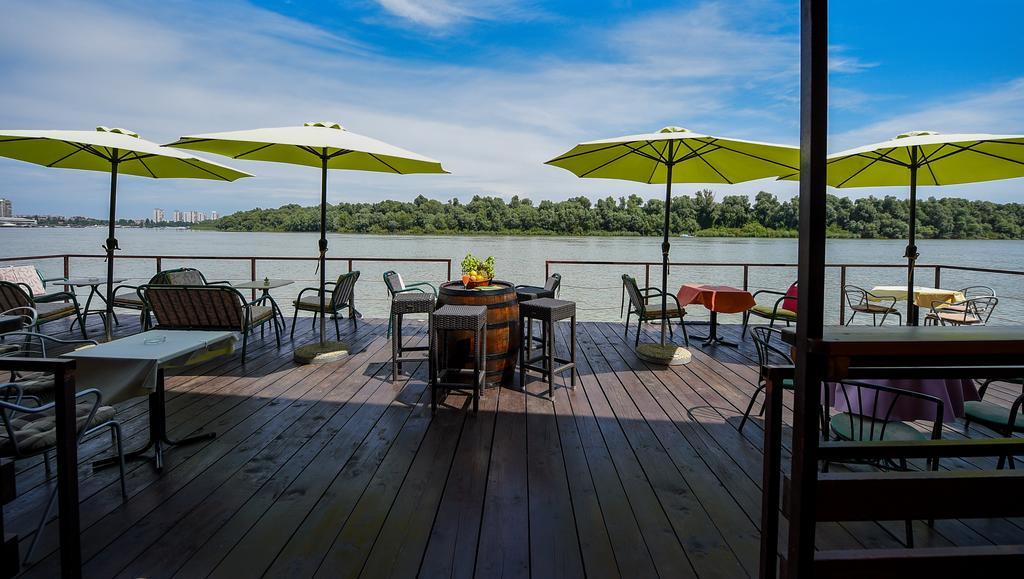 San Art Floating Hostel & Apartments Белград Экстерьер фото